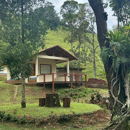 Pousada Camping E Restaurante Vila Dos Arcanjos ボカイーナ・デ・ミナス エクステリア 写真